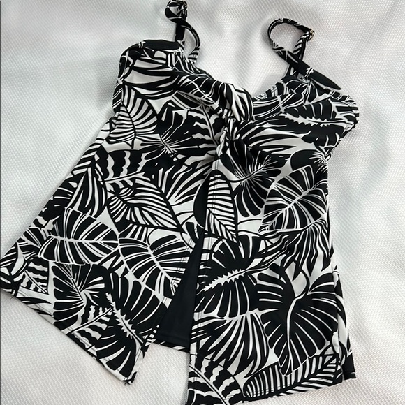 ~3 for $20~Shore Shapes Tankini top swimsuit - Picture 1 of 7